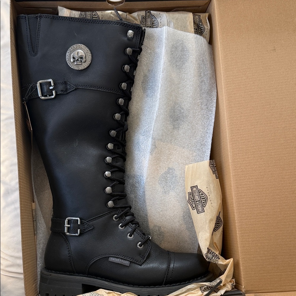 HD Women’s Beechwood Skull Black Knee-High Lace-Up Boots Brand New w Tags